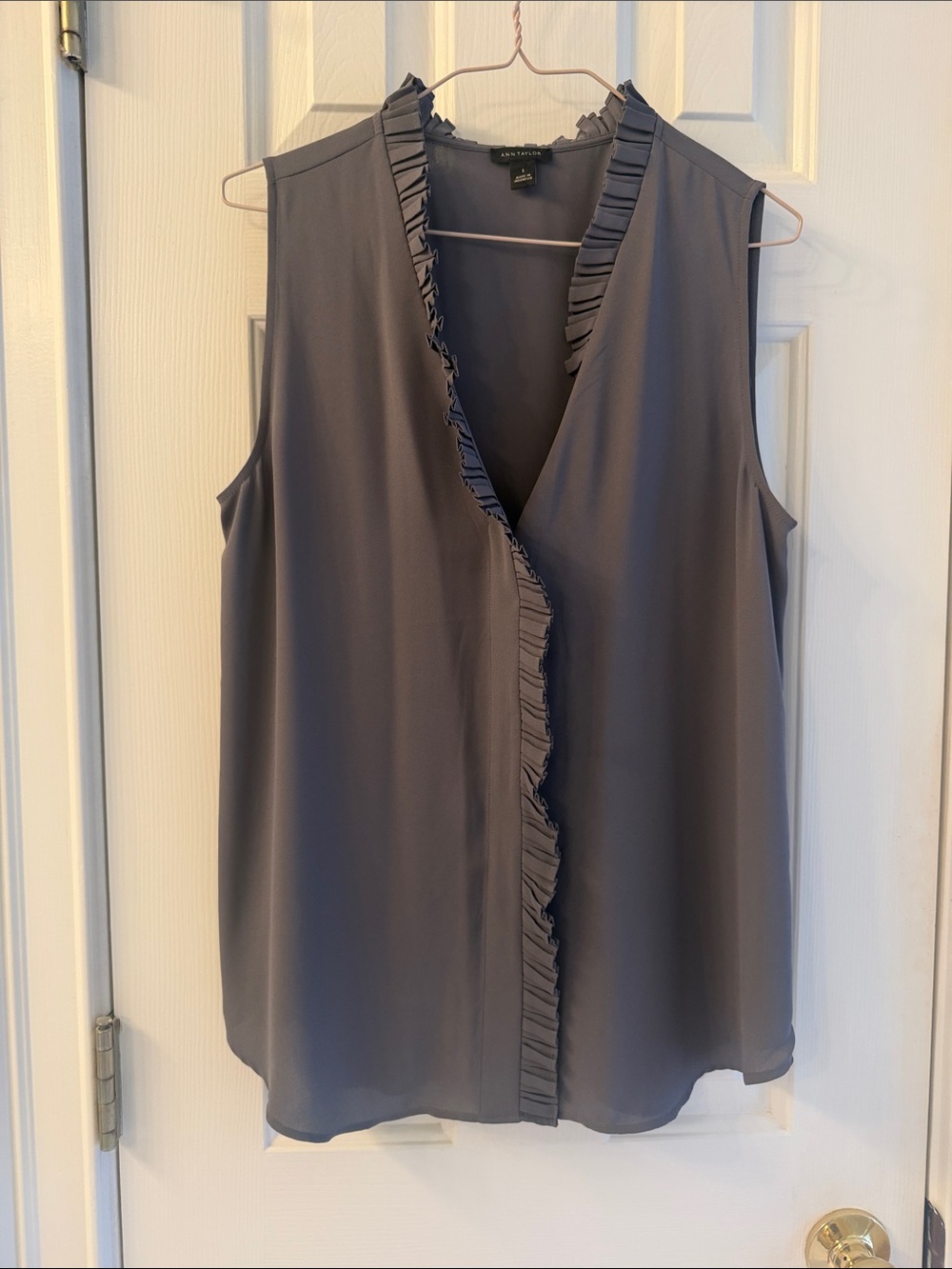 Ann Taylor Gray Sleeveless Ruffle-Trim V-Neck Camisole
